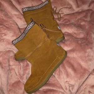 Tom’s moccasin cozy boot
